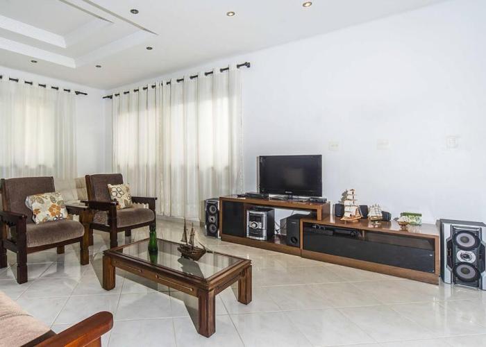 Casa confortável e ampla com piscina e bilhar!