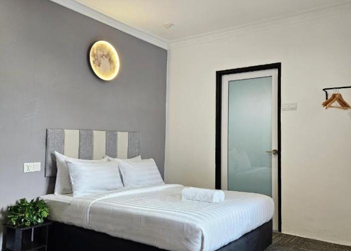 Luna Hotel by Moonknight