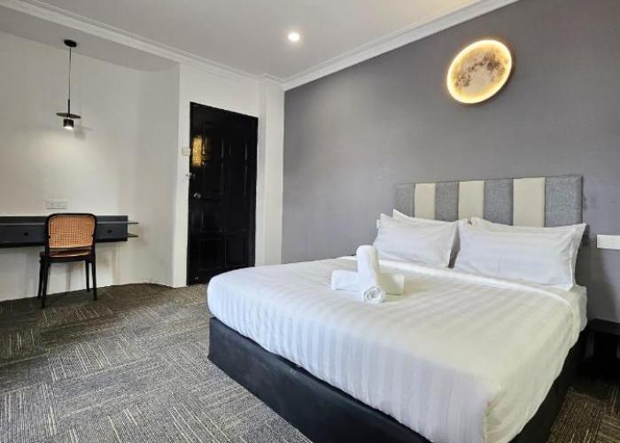 Luna Hotel by Moonknight