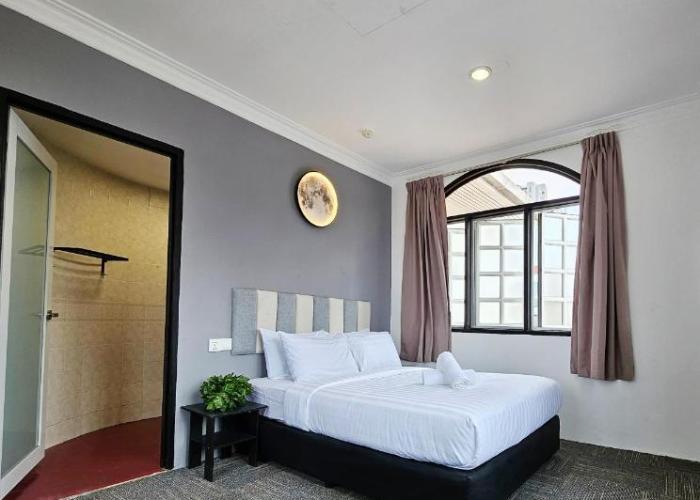 Luna Hotel by Moonknight