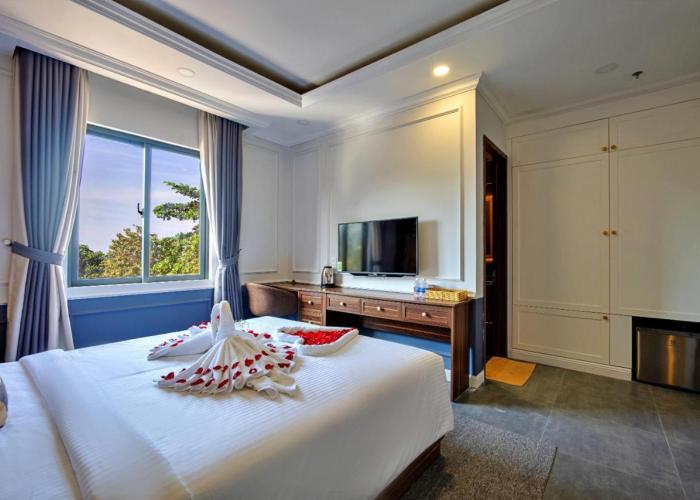 HANZ Phu Van Sunset Beach Resort