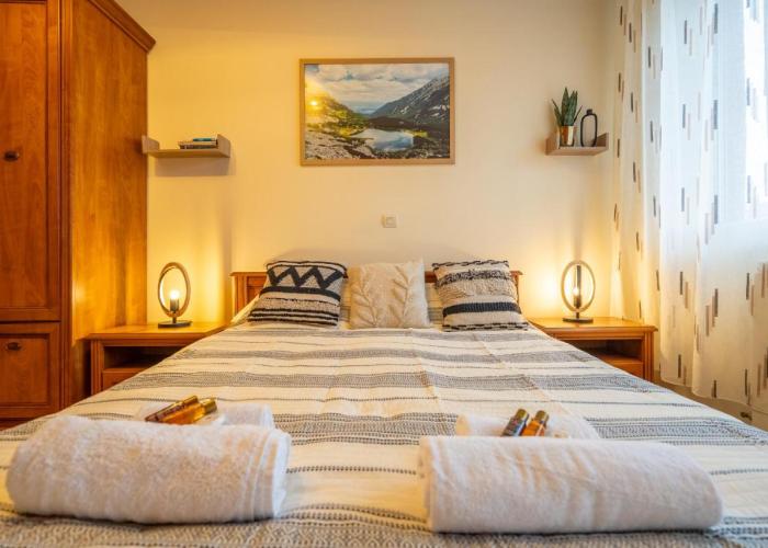 Premium comfy 2BDR Apt - Free Parking - Fast Wi-Fi