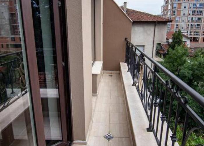 Apartment with private parking 1