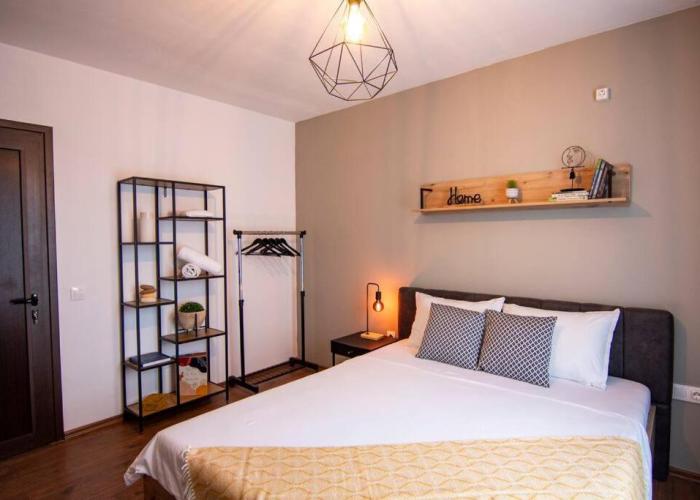 Apartment with private parking 2