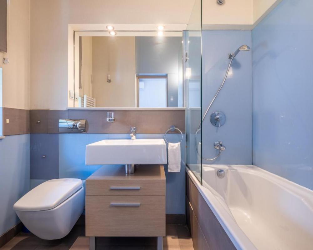 фото Modern yet Rustic Style City Centre Apt 2BR/2BTH