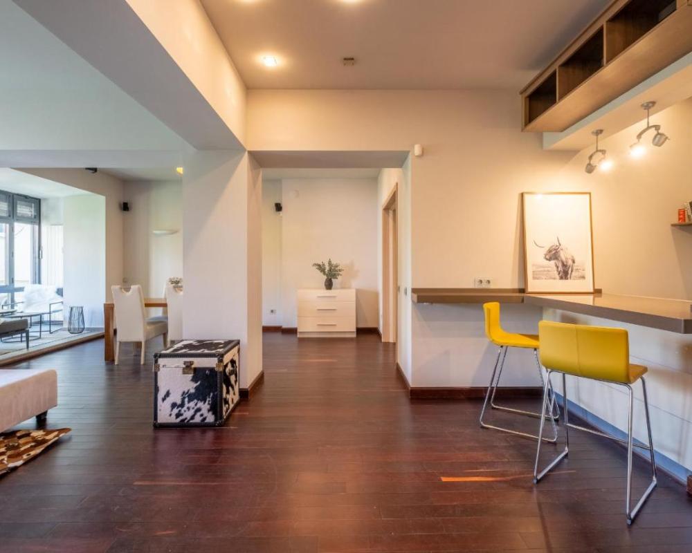 фото Modern yet Rustic Style City Centre Apt 2BR/2BTH
