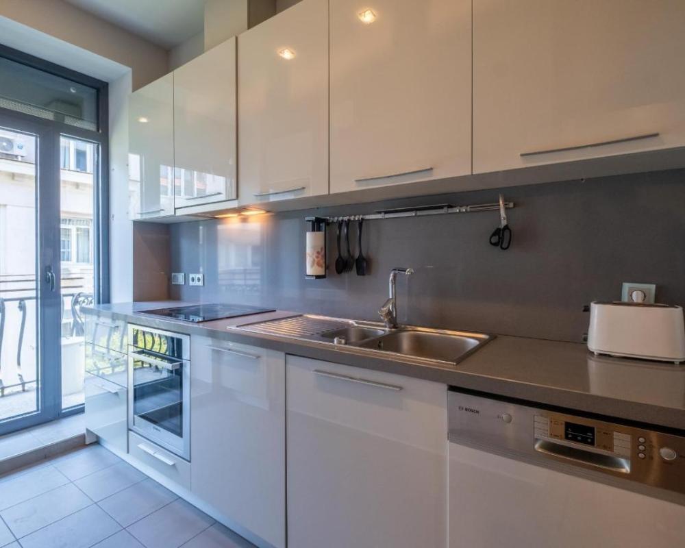 фото Modern yet Rustic Style City Centre Apt 2BR/2BTH