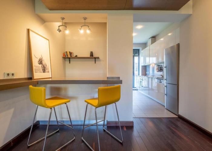Modern yet Rustic Style City Centre Apt 2BR/2BTH