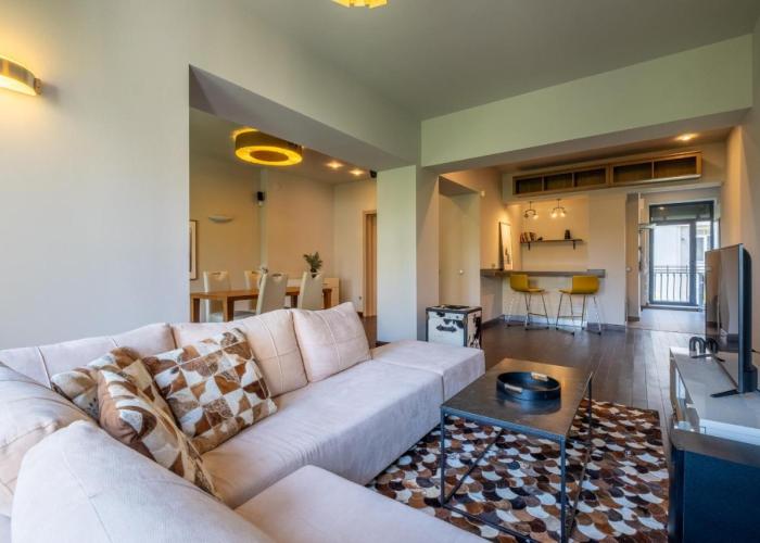 Modern yet Rustic Style City Centre Apt 2BR/2BTH