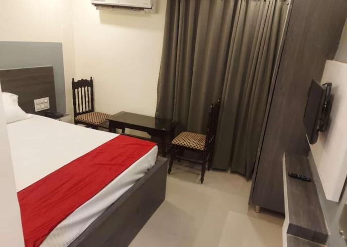 Hotel Menaka