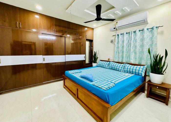 TrueLife Homestays - Sai Nivas - 3BHK AC Apartments for group of families - Best location - Flyover to Alipiri gate - Walk to PS4 Veg Restaurant - Modular Kitchen - Super fast WiFi - Android TV - 250 Jio Channels - Easy access to visit all Temples