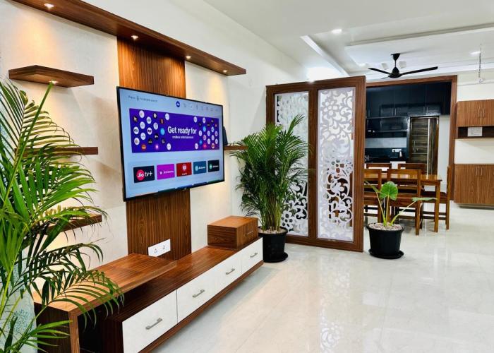 TrueLife Homestays - Sai Nivas - 3BHK AC Apartments for group of families - Best location - Flyover to Alipiri gate - Walk to PS4 Veg Restaurant - Modular Kitchen - Super fast WiFi - Android TV - 250 Jio Channels - Easy access to visit all Temples