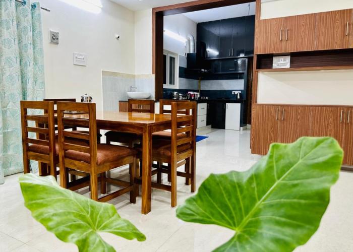 TrueLife Homestays - Sai Nivas - 3BHK AC Apartments for group of families - Best location - Flyover to Alipiri gate - Walk to PS4 Veg Restaurant - Modular Kitchen - Super fast WiFi - Android TV - 250 Jio Channels - Easy access to visit all Temples