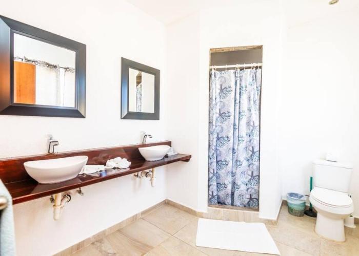 Spotless 3 BRs house w/ pool