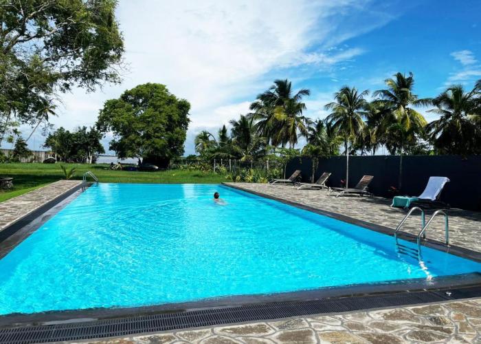Lagoon House Negombo