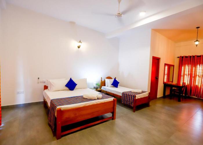 Lagoon House Negombo