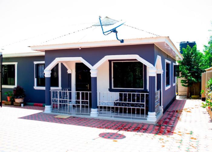 Stay in Bomang'ombe with Breakfast