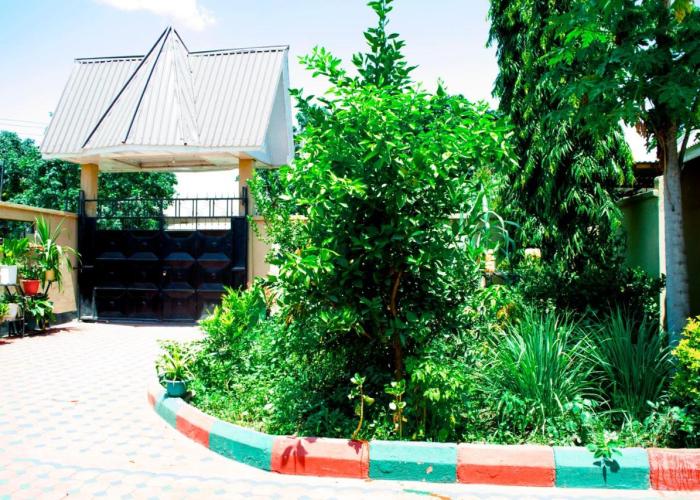 Stay in Bomang'ombe with Breakfast