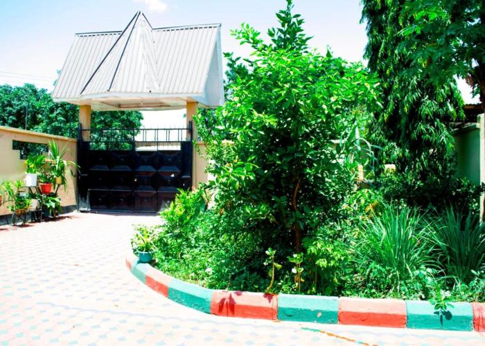 Stay in Bomang'ombe with Breakfast