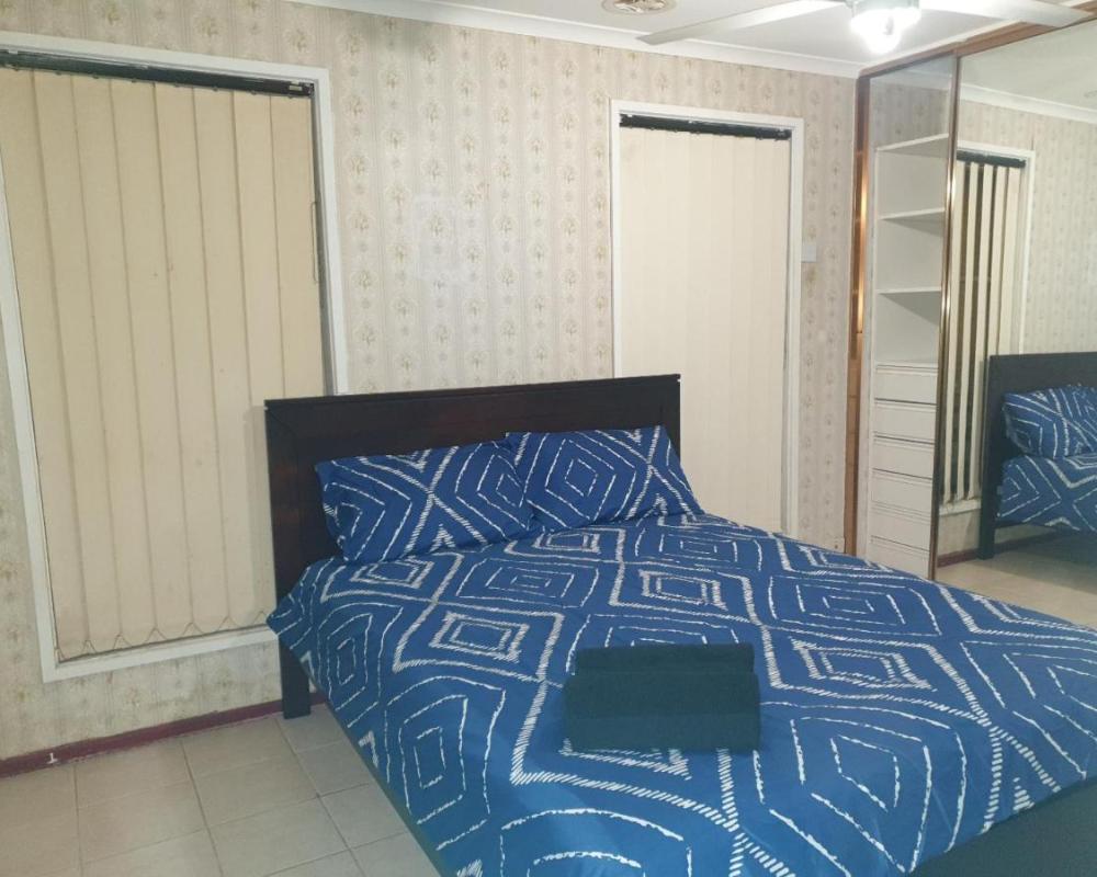 фото Private room with shared facilities W