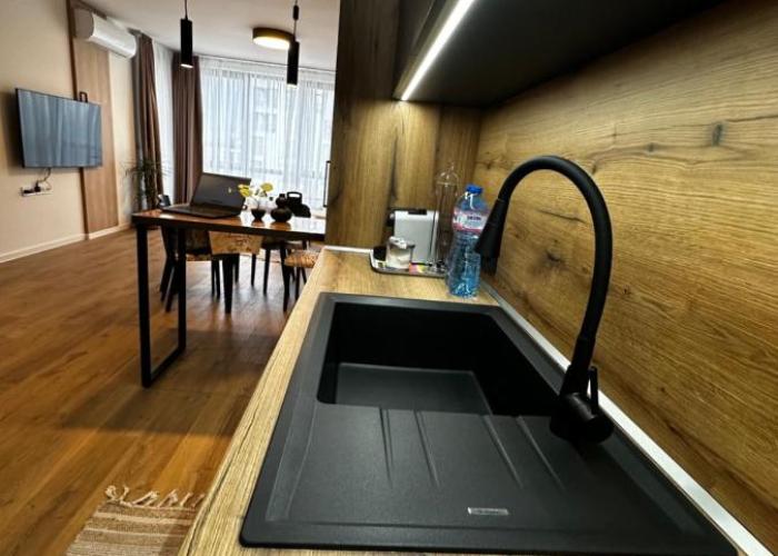 1BR Modern condo near the University