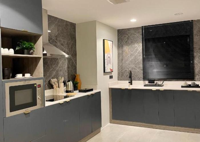 C Living - Executive - AQIQ