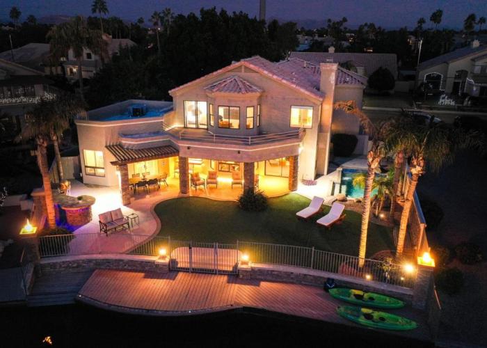 Lakeside Luxury Val Vista