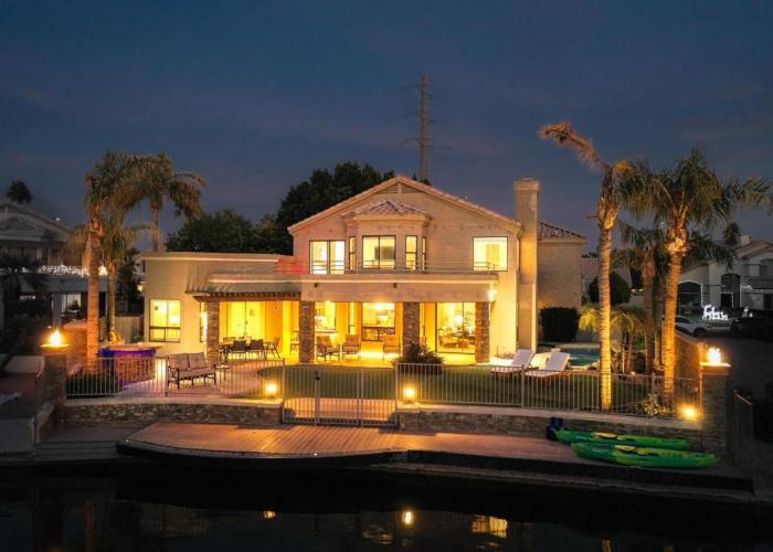 Lakeside Luxury Val Vista