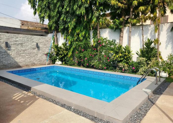 Escapade dans un jardin avec piscine