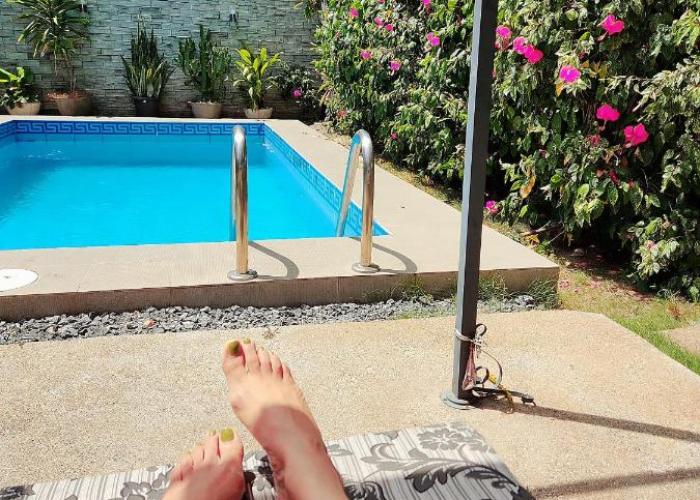 Escapade dans un jardin avec piscine