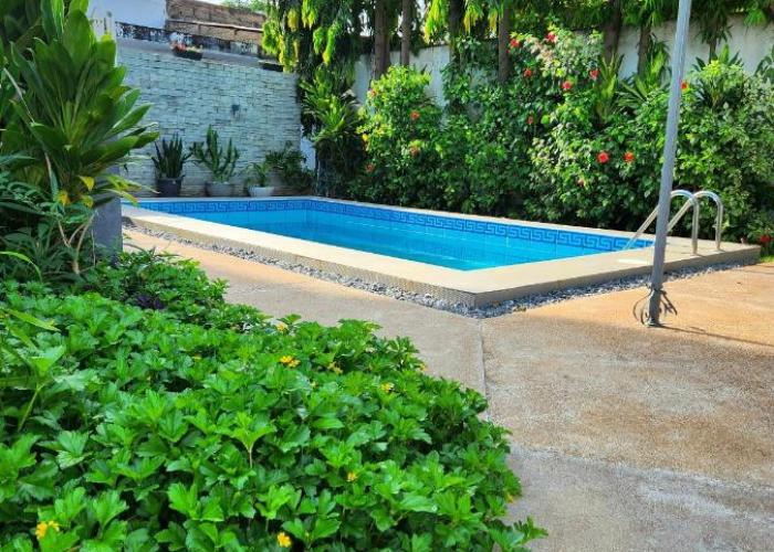 Escapade dans un jardin avec piscine