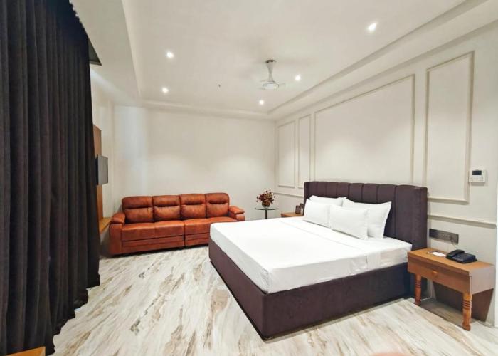 Hotel The S Crown