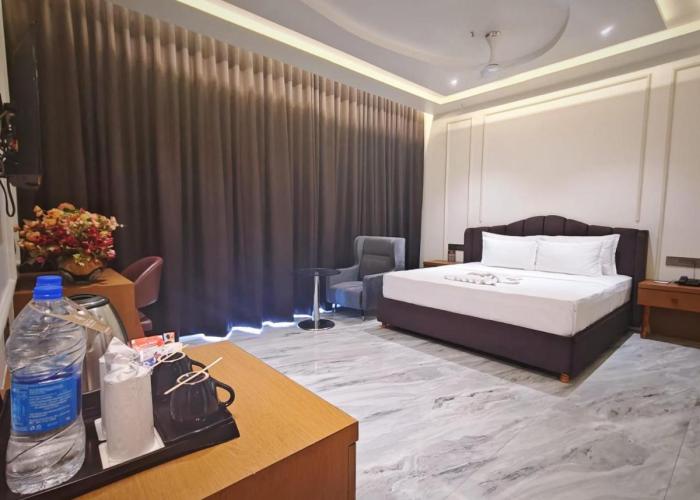 Hotel The S Crown