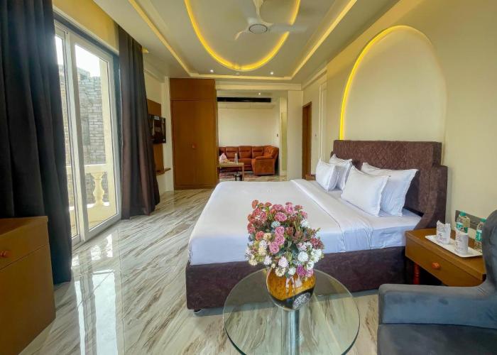 Hotel The S Crown