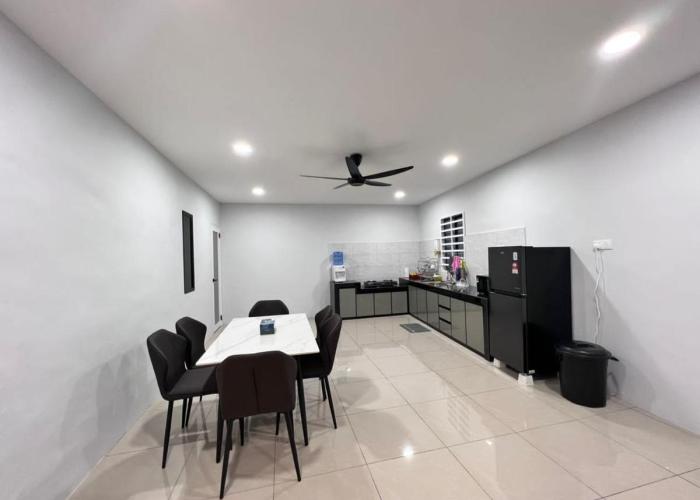 [9 TO 11 PAX] MUAR JERAM - BRIGHT INN HOMESTAY