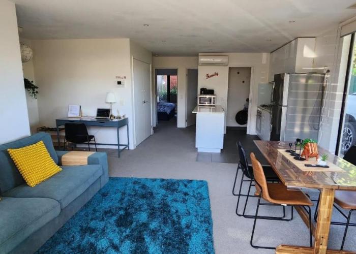 Comfy 2 bed appt in central werribee