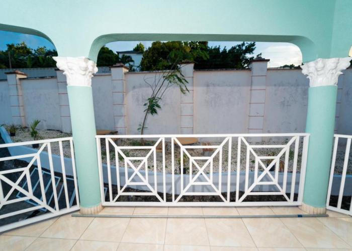 Bell Air Seaview (3 BDRM 3 BATH)