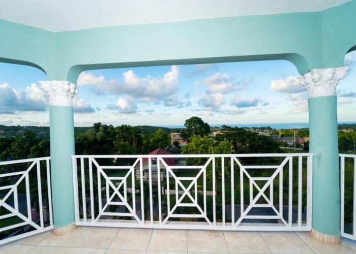 Bell Air Seaview (3 BDRM 3 BATH)