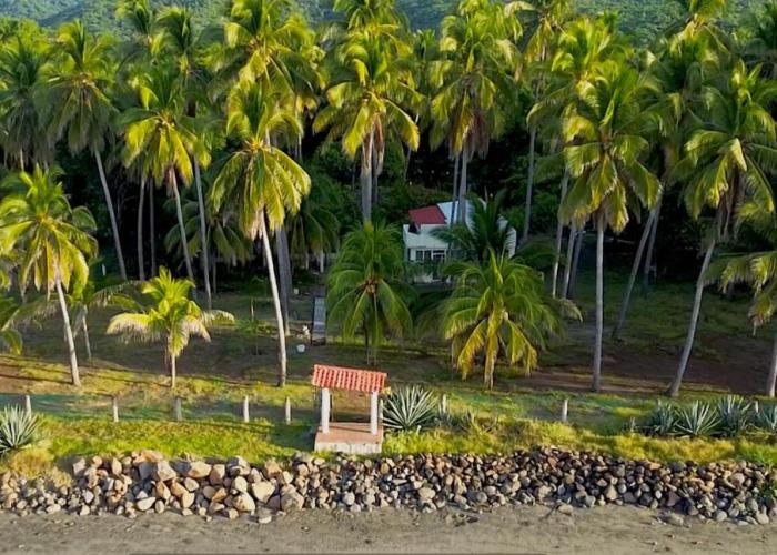 Sugarloaf Beach House & Surf Lodge