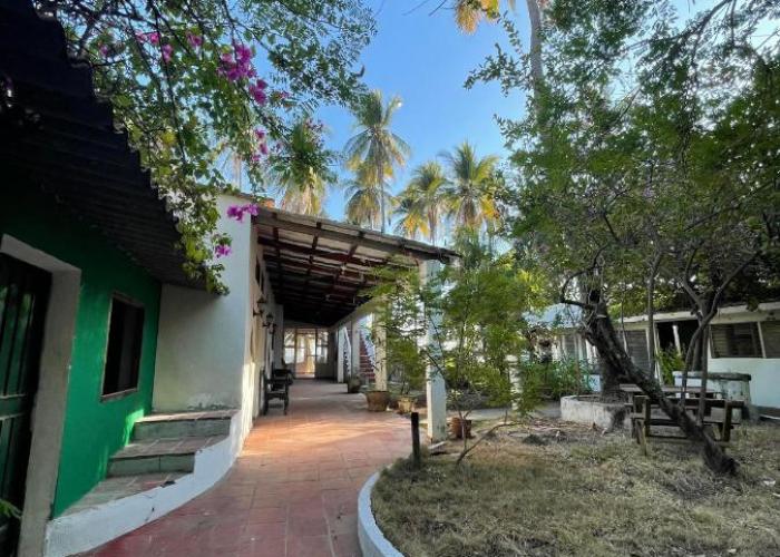 Sugarloaf Beach House & Surf Lodge