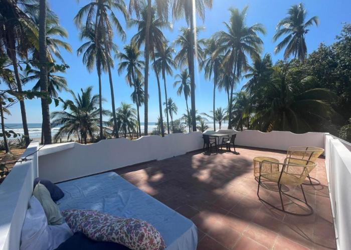 Sugarloaf Beach House & Surf Lodge
