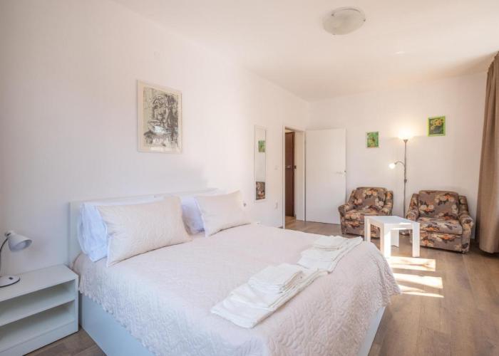 Peaceful downtown location - 2 bedroom apartment