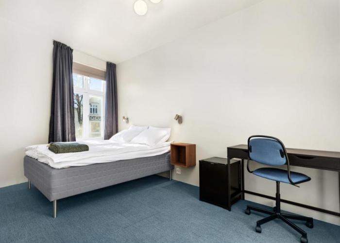 Central Guest House - Bedroom with private Bathroom
