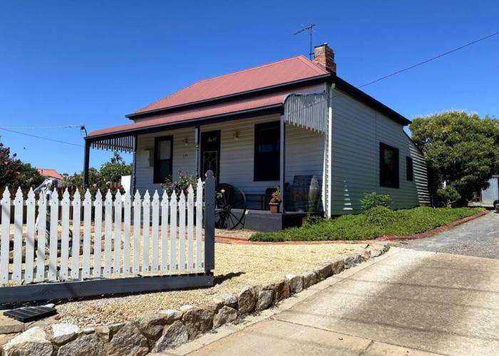 Charming 3 bedroom wine country cottage