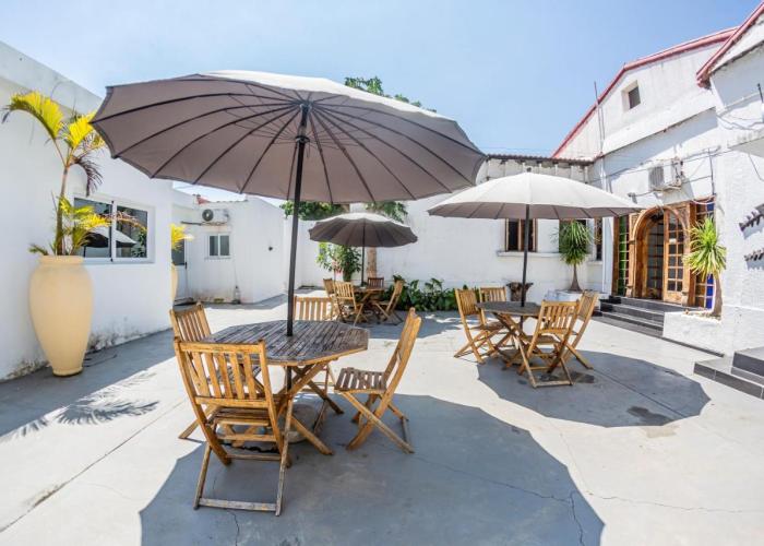 Bed and breakfasts MangoHouse