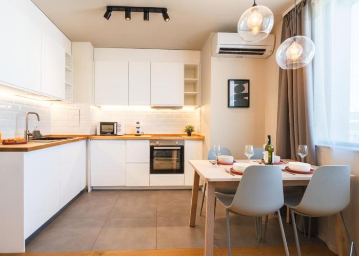 Design 1BDR Apartment near City Center