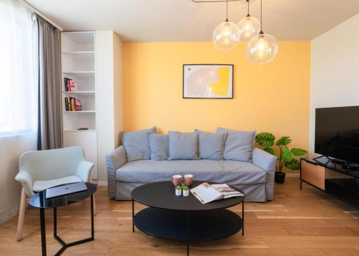 Design 1BDR Apartment near City Center