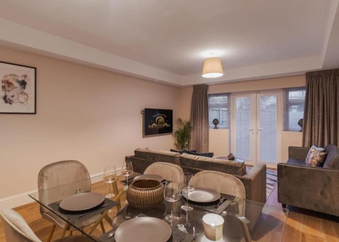 3BR Retreat, Allocated Parking, Private Garden