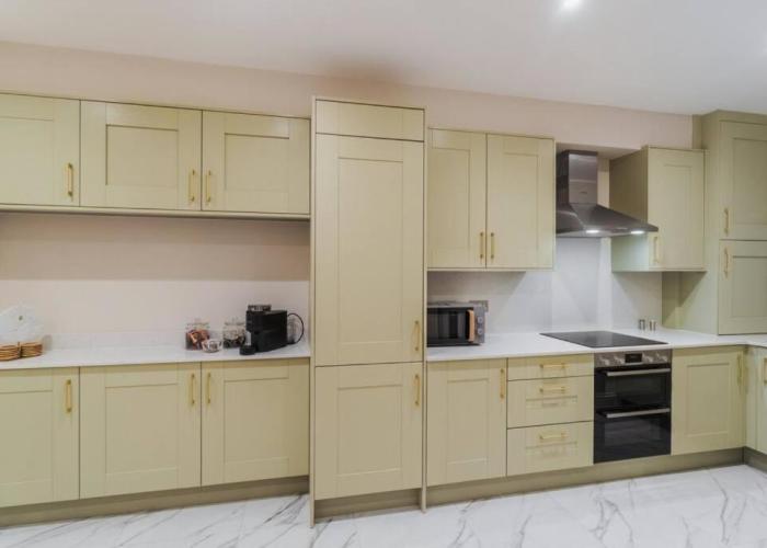 3BR Retreat, Allocated Parking, Private Garden