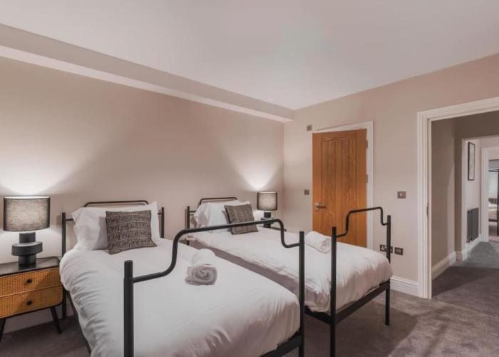 3BR Retreat, Allocated Parking, Private Garden